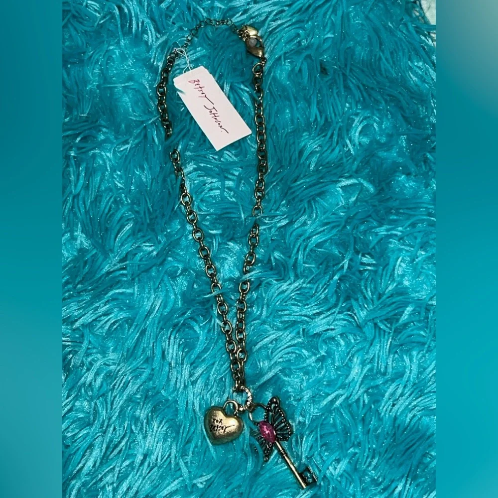 NWT Betsey Johnson Boho Butterfly Key Charm Pendant Necklace - Picture 4 of 5